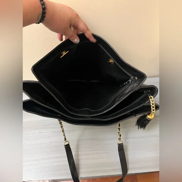 Authentic Bally Black Quilted Lamb Skin Purse - Picture 9 of 16